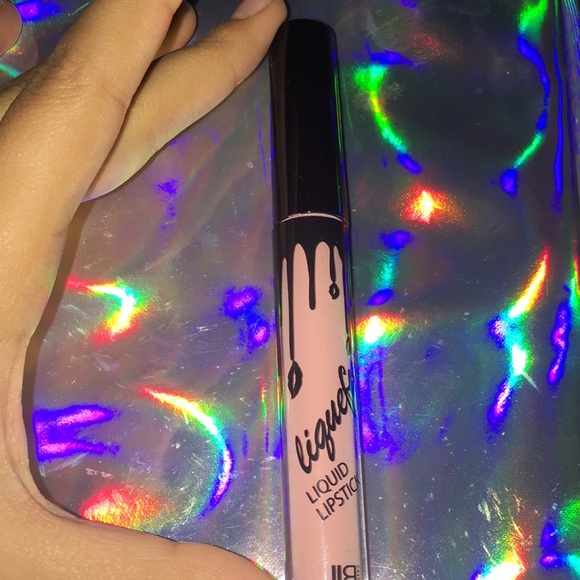 Liquid lipstick - Picture 1 of 2